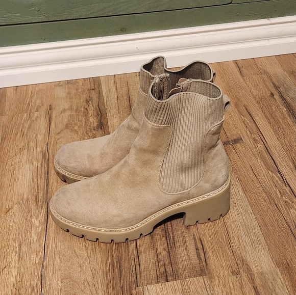 No Boundaries Chelsea Boots - Picture 1 of 4
